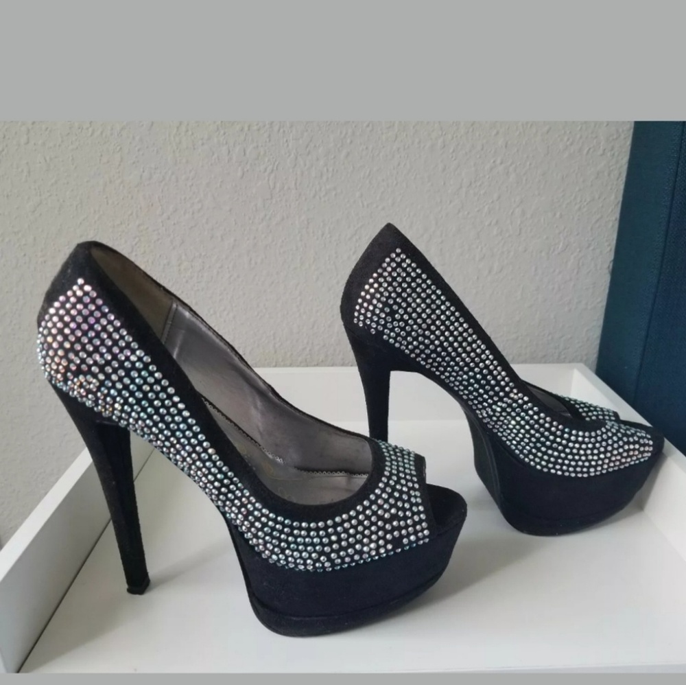 Shoes - Picture 3 of 5